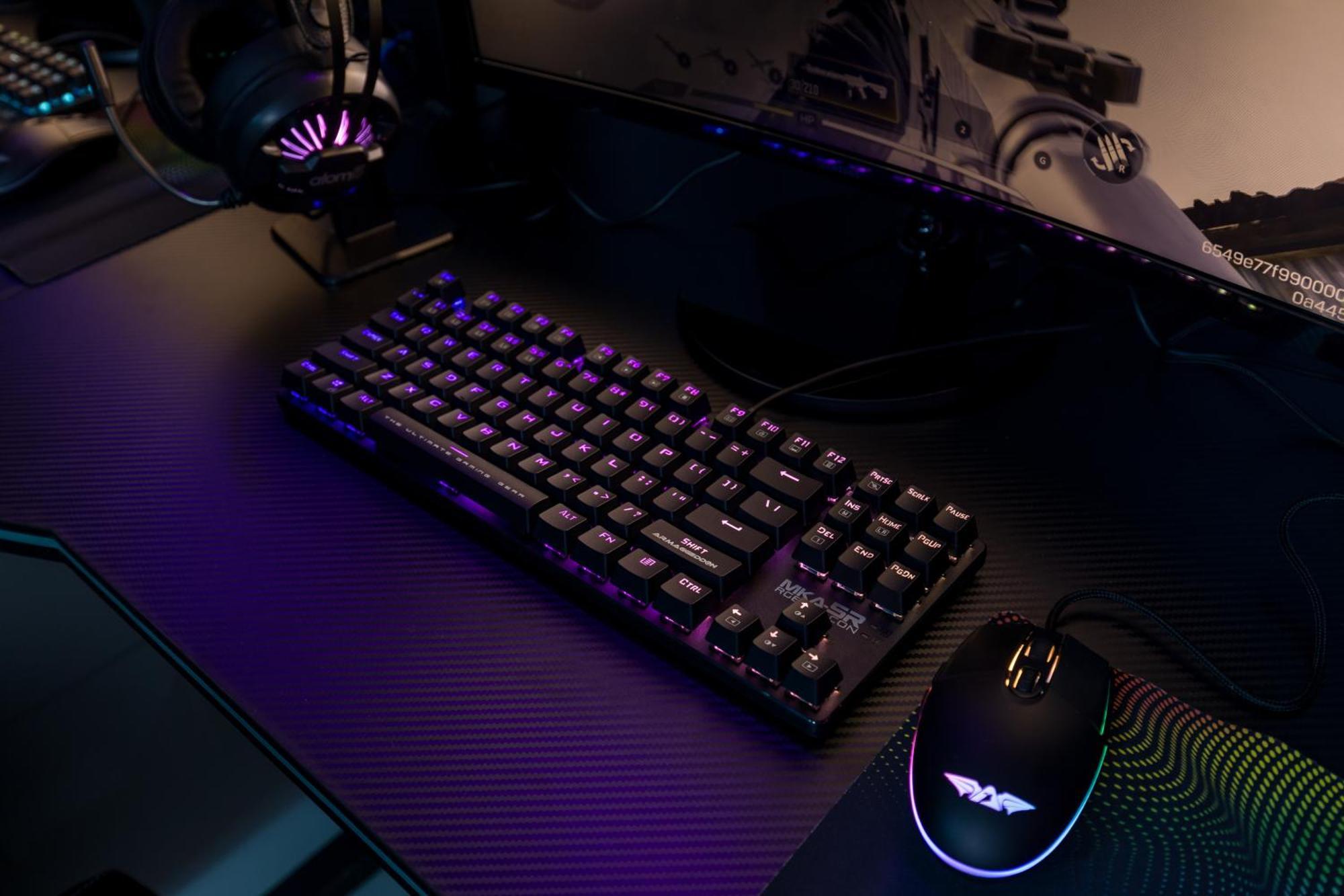 Апарт готель Arte Mont Kiara Куала-Лумпур Екстер'єр фото A Razer gaming keyboard and mouse